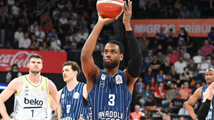 Anadolu Efes kazandı, seri 4. maça taşındı