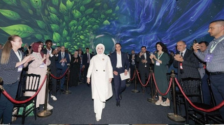 Emine Erdoğan: ‘Kullan-at anlayışı değerleri tüketiyor’