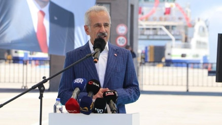 Bakan Uraloğlu müjdeyi verdi: İstanbul-Çanakkale arası 2 saate düşecek Bakan Uraloğlu müjdeyi verdi: İstanbul-Çanakkale arası 2 saate düşecek