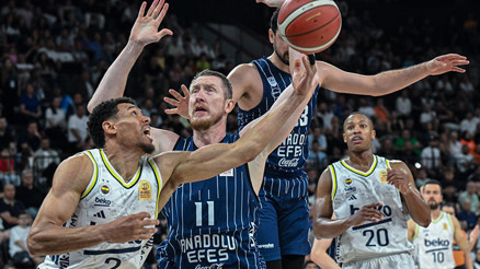 Anadolu Efes ve Fenerbahçe 4. randevuda