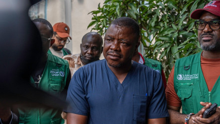 İlk kurbanlardan biriydi, Ebola’yı mucizevi şekilde yendi Şimdi ise her gün ölüm tehditleri alıyor