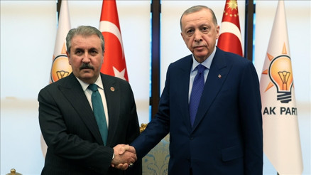 Cumhurbaşkanı Erdoğan, yeniden BBP Genel Başkanı seçilen Desticiyi tebrik etti