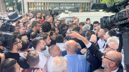 CHPliler arasında Meclisin giriş kapılarında gerginlik yaşandı