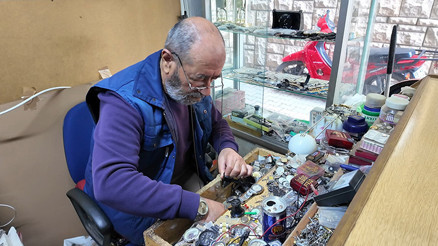 Sivas’ta 52 yıllık saat ustası Erol Orta zamana ayar veriyor Sivas’ta 52 yıllık saat ustası Erol Orta zamana ayar veriyor