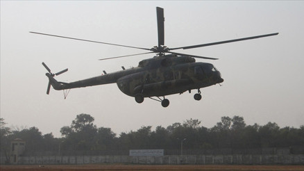 Pakistan ordusuna ait helikopter düştü