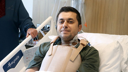 Aortu yırtılan hasta, yapay damarla hayata tutundu