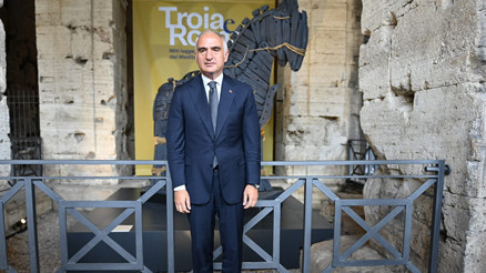 Romanın kalbi Kolezyumda Troyanın hikâyesi dünyayla buluştu: Troya, 221 eserle Kolezyumda