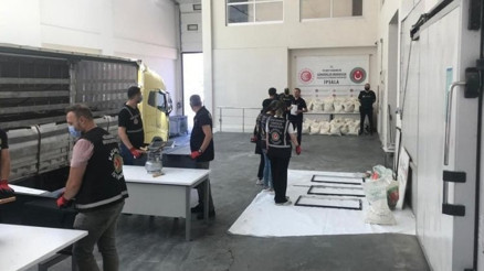 Uyuşturucu tacirlerine darbe… Sınır kapısında 1,5 ton uyuşturucu ele geçirildi