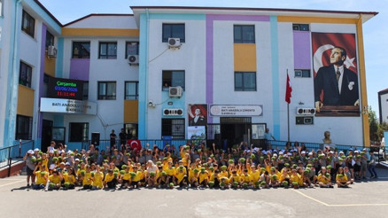 Minik eller, ‘gelecek’ için toprakla buluştu