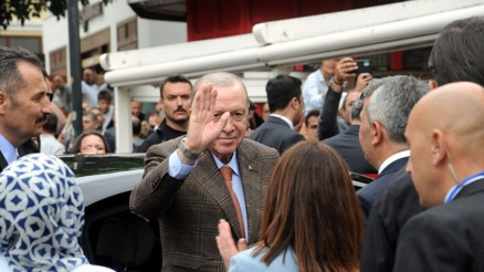 Cumhurbaşkanı Erdoğan, bir kafede vatandaşlarla sohbet etti