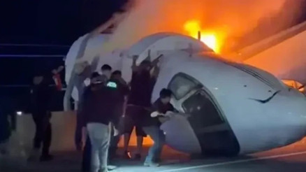ABDde küçük uçak otoyola düştü