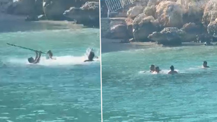 Mersinde deniz ortasında sopalı kavga: O anlar kamerada