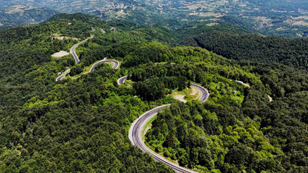 Bursa-Domaniç arasındaki kıvrımlı yollar dronla görüntülendi