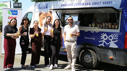 Özen Grup, KAÇUV Umut Kafe’yi Onur Market Genel Müdürlük Binasında ağırladı Özen Grup, KAÇUV Umut Kafe’yi Onur Market Genel Müdürlük Binasında ağırladı