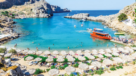 Plajda dronla şezlong avı