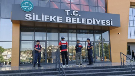 Son dakika... Silifke Belediyesine operasyon: Başkan Mustafa Turgut dahil çok sayıda gözaltı