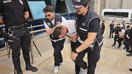Rüşvetle kürtaj skandalı Doktor 10 bin ile 100 bin lira arasında değişen miktarlarda para istemiş Rüşvetle kürtaj skandalı Doktor 10 bin ile 100 bin lira arasında değişen miktarlarda para istemiş