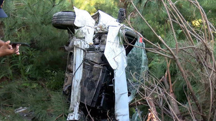 Çekmeköyde araç yol kenarındaki ağaçlık alana düştü: 2 yaralı
