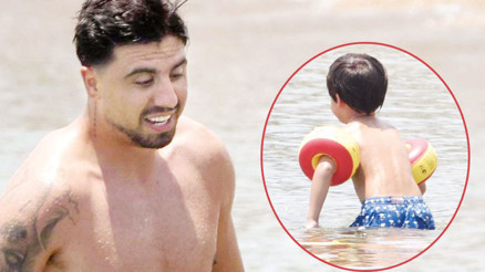 Baba oğulun deniz keyfi