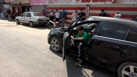 Sınava 1 dakika kala yetişti, aracının el frenini çekmeden araçtan fırlayıp okula koştu