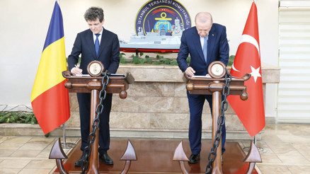 Erdoğan Romanya’ya gemi teslim töreninde konuştu: Sahada olmayan mönüde olur Erdoğan Romanya’ya gemi teslim töreninde konuştu: Sahada olmayan mönüde olur