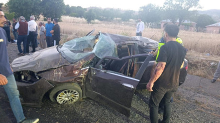 Diyarbakırda acı olay Takla atan otomobildeki anne ve oğlu hayatını kaybetti