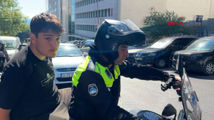 YKS öncesi kimliğini evde unuttu: Motosikletli zabıta önce nüfus müdürlüğüne götürdü; sonra sınava yetiştirdi YKS öncesi kimliğini evde unuttu: Motosikletli zabıta önce nüfus müdürlüğüne götürdü; sonra sınava yetiştirdi