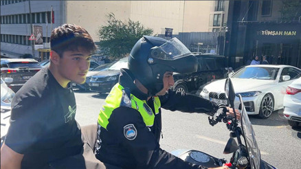 Öğrenciler ve YKS klasikleri Belgesini unutan ve yanlış okula gidenlerin yardımına polis, zabıta ve vatandaşlar koştu