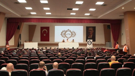 Altay’da kongre bilmecesi