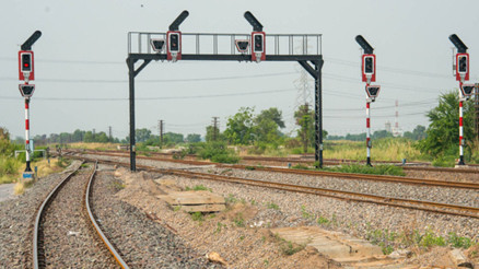 Tren sinyalizasyon sistemindeki arıza ülkeyi felç etti