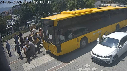 Malatyada otobüste kalbi duran yolcuyu şoför güzergah değiştirerek hastaneye yetiştirdi Malatyada otobüste kalbi duran yolcuyu şoför güzergah değiştirerek hastaneye yetiştirdi