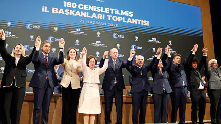 Erdoğan: Bu çatı altında hizmet etmek isteyenleri bünyemize katmaya devam edeceğiz Erdoğan: Bu çatı altında hizmet etmek isteyenleri bünyemize katmaya devam edeceğiz