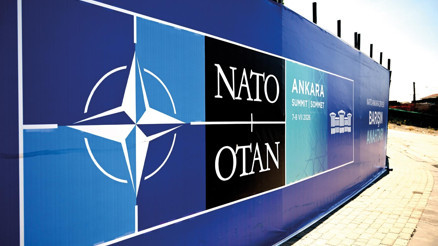 Akreditasyon tartışması NATO topu ‘ev sahibi’ne attı
