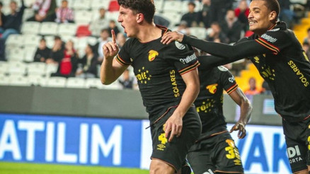 İki as oyuncu gemide kaldı