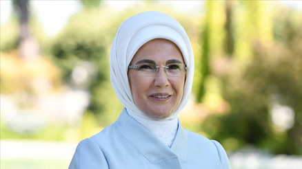 Emine Erdoğandan karne alan öğrencilere tebrik