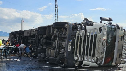 Ağrıda zincirleme kaza… 1 kişi öldü, 4 kişi yaralandı