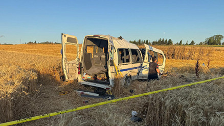 Silivride minibüs tarlaya uçtu: 2 ölü, 10 yaralı