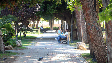 Adana’da termometreler 42 dereceyi gösterdi Vatandaşlar parklara akın etti