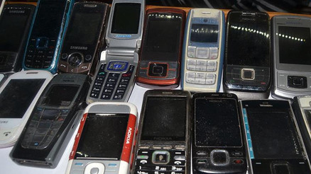 Eski telefonlar neden yıllarca çekmecede bekliyor