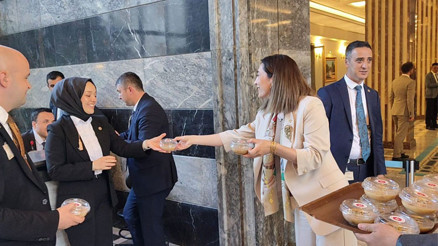 Muharrem ayına özel anlamlı program... TBMMde 1.500 kişilik aşure lokması paylaşıldı
