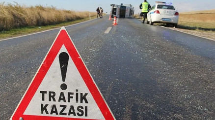Antalyada tur otobüsü ile otomobil çarpıştı: 1 ölü, 12 yaralı