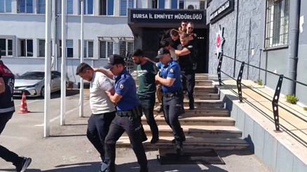 Bursada kendilerini polis olarak tanıtıp 100 milyon liralık dolandırıcılık yapan şebeke çökertildi