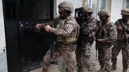 Nüfus müdürlüklerinde görevli memurlarla iş birliği yapıyorlardı: 31 şüpheli için gözaltı kararı