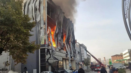 Kocaelide 7 ölümlü fabrika yangını 2 zanlının tutukluluğu ev hapsine çevrildi Kocaelide 7 ölümlü fabrika yangını 2 zanlının tutukluluğu ev hapsine çevrildi