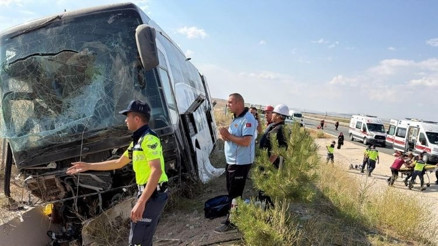 Yolcu otobüsü yoldan çıktı… Onlarca yaralı var