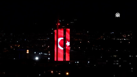 NATO Zirvesine katılan ülkelerin bayrakları Türk Telekom binasına yansıtıldı