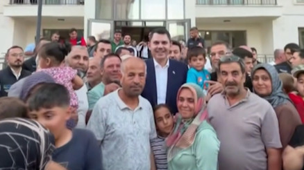 Bakan Kurum depremzede Yusufu ziyaret etti