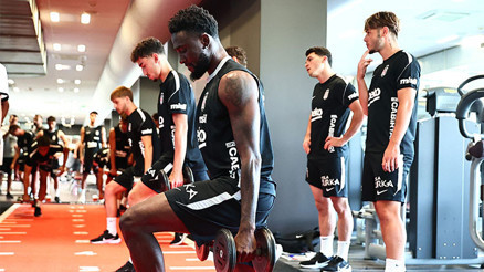 Beşiktaş, çalışmalarına salonda devam etti