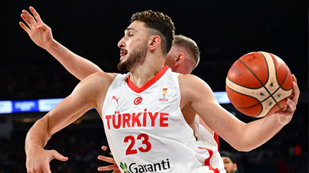 12 Dev Adam şovla bitirdi
