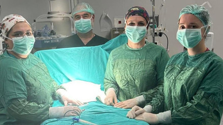 Hatayda bağırsakları tıkanan prematüre bebeğe cerrahi operasyon